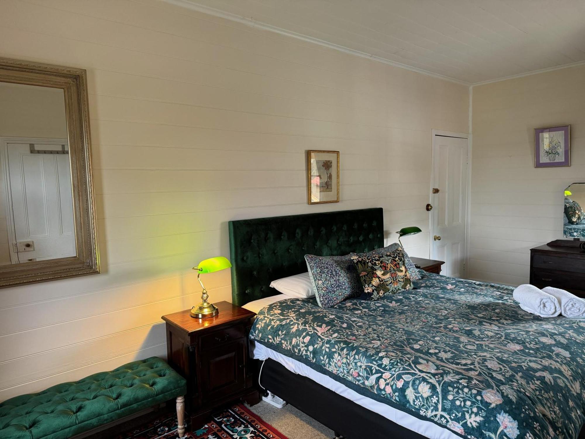 เดอะ ทู สตอรี่ เบด แอนด์ เบรคฟาสต์ Bed & Breakfast Central Tilba ภายนอก รูปภาพ